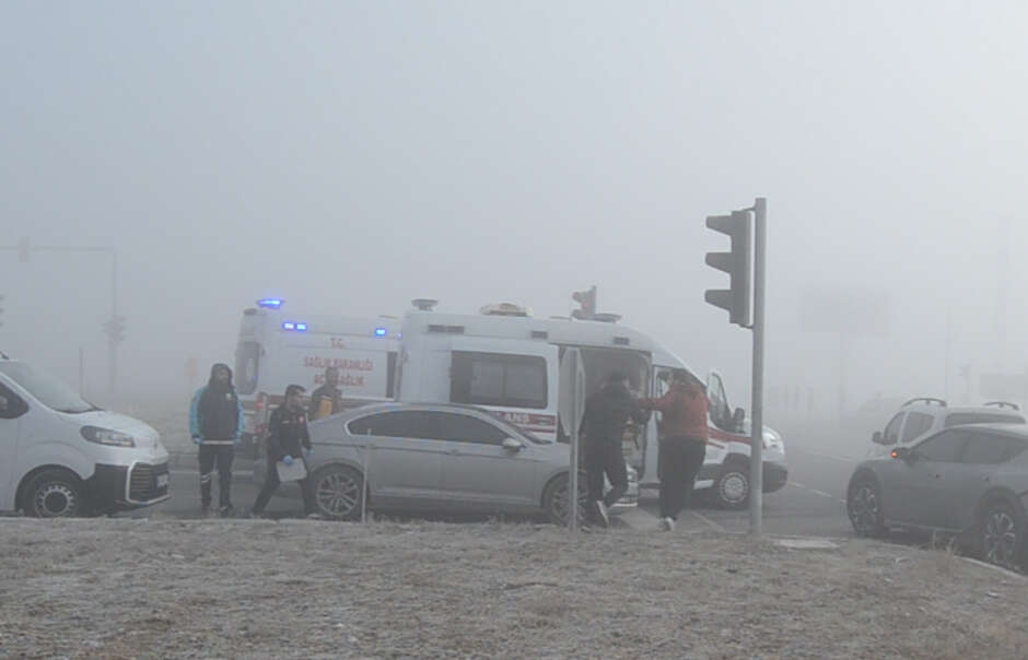 Konya yolunda TIR, 4 otomobili biçti 5